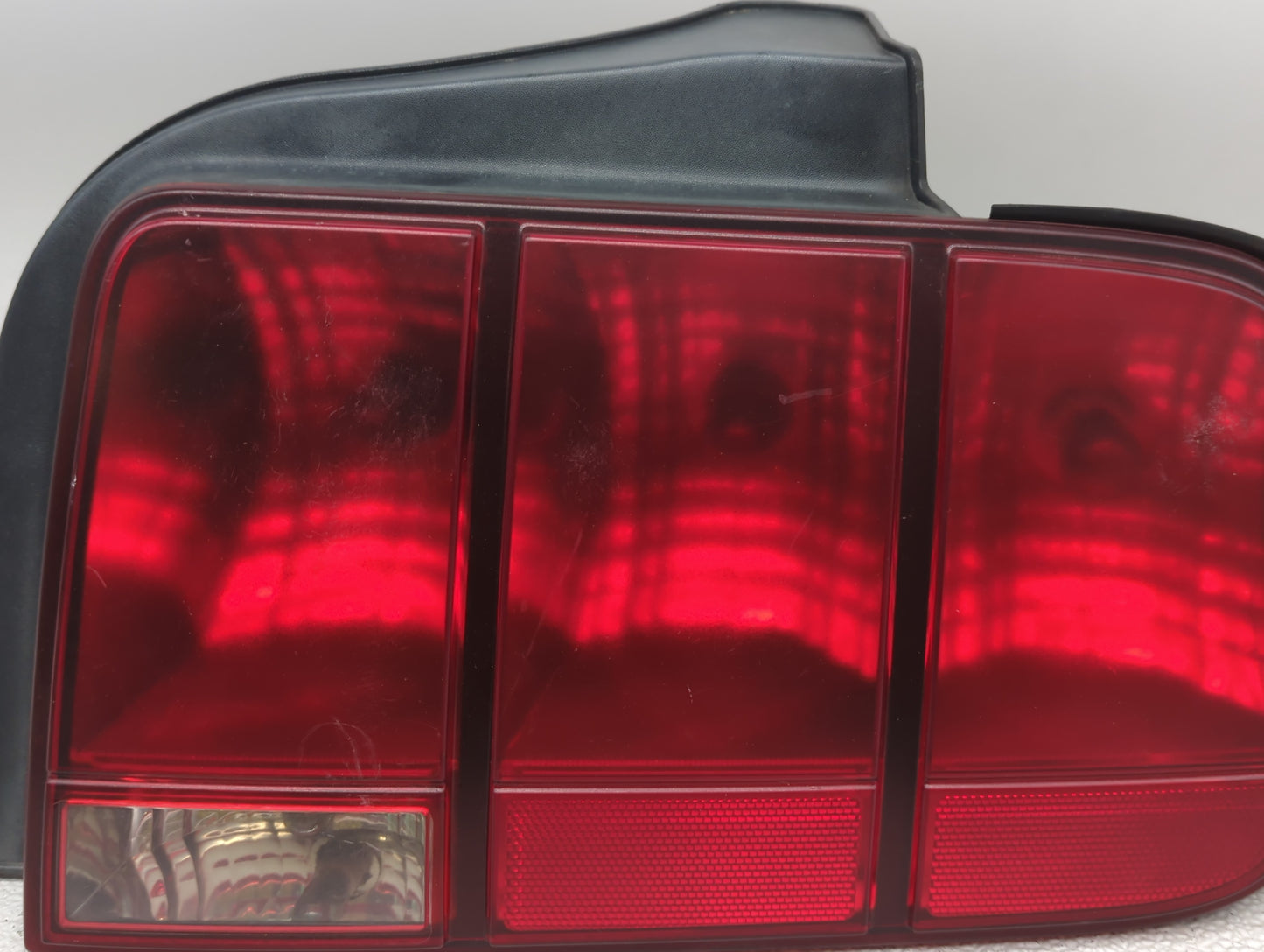 2005-2009 Ford Mustang Tail Light Assembly Driver Left OEM Fits Fits 2005 2006 2007 2008 2009 OEM Used Auto Parts - Oemuseda