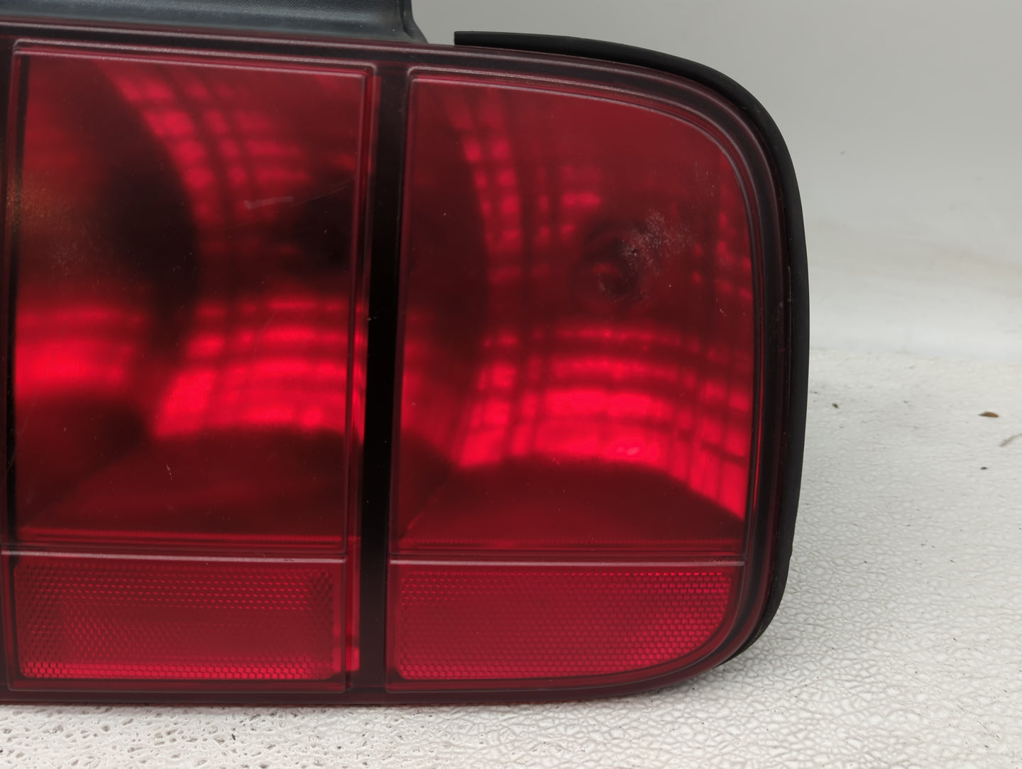 2005-2009 Ford Mustang Tail Light Assembly Driver Left OEM Fits Fits 2005 2006 2007 2008 2009 OEM Used Auto Parts - Oemuseda