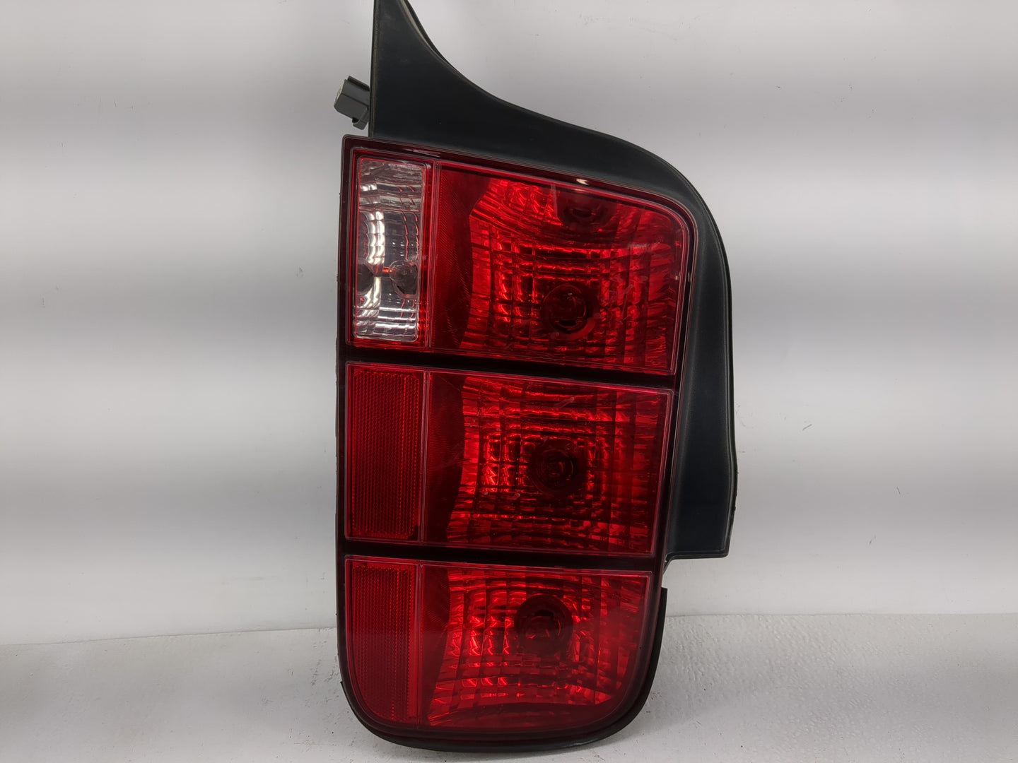 2005-2009 Ford Mustang Tail Light Assembly Passenger Right OEM P/N:13A412-AA Fits Fits 2005 2006 2007 2008 2009 OEM Used Aut
