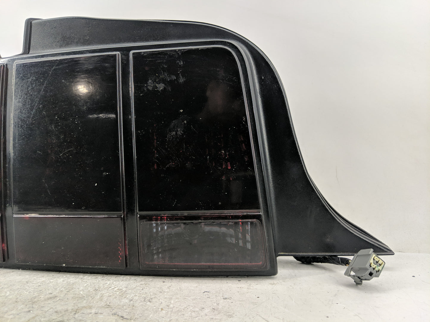 2005-2009 Ford Mustang Tail Light Assembly Driver Left OEM P/N:13A412-AA Fits Fits 2005 2006 2007 2008 2009 OEM Used Auto Pa
