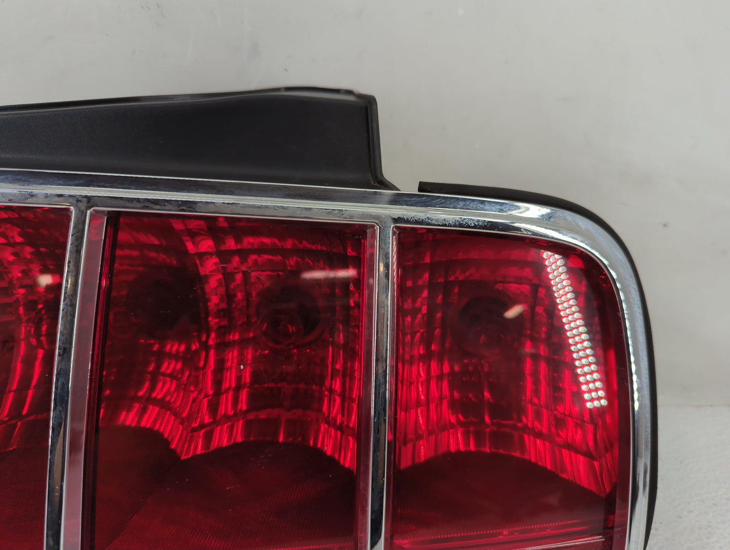 2005-2009 Ford Mustang Tail Light Assembly Passenger Right OEM P/N:13A412-AB Fits Fits 2005 2006 2007 2008 2009 OEM Used Aut