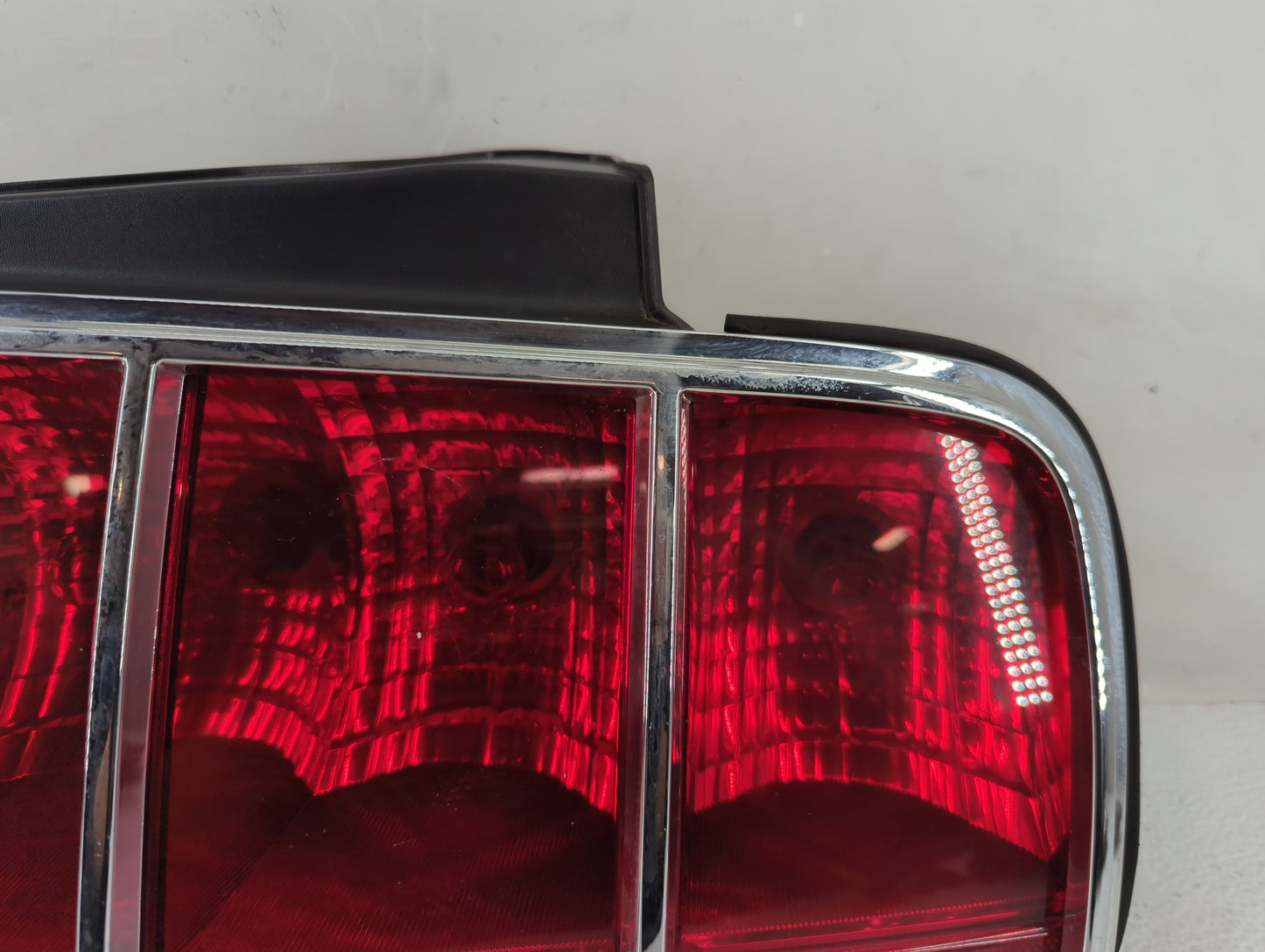 2005-2009 Ford Mustang Tail Light Assembly Passenger Right OEM P/N:13A412-AB Fits Fits 2005 2006 2007 2008 2009 OEM Used Aut