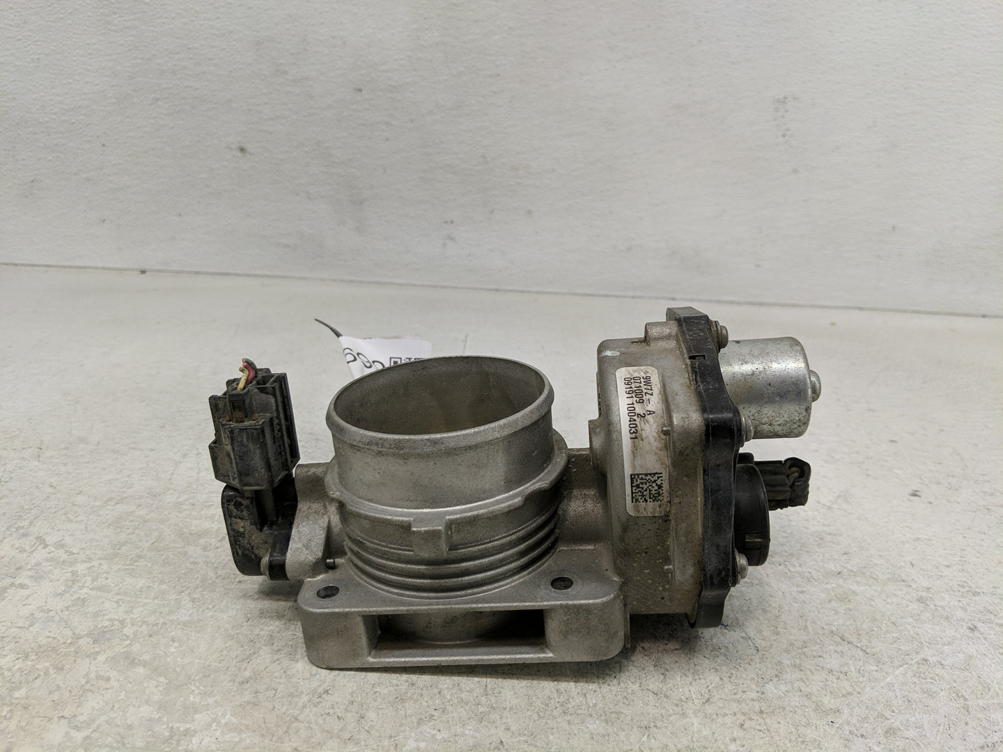2006-2010 Ford Mustang Throttle Body Fits Fits 2004 2005 2006 2007 2008 2009 2010 2011 2012 2013 2014 2015 2016 OEM Used Aut