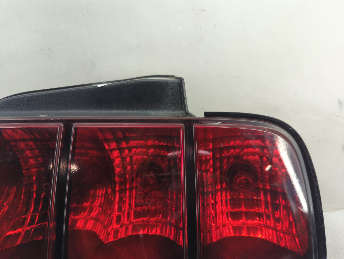 2005-2009 Ford Mustang Tail Light Assembly Passenger Right OEM Fits Fits 2005 2006 2007 2008 2009 OEM Used Auto Parts - Oemu