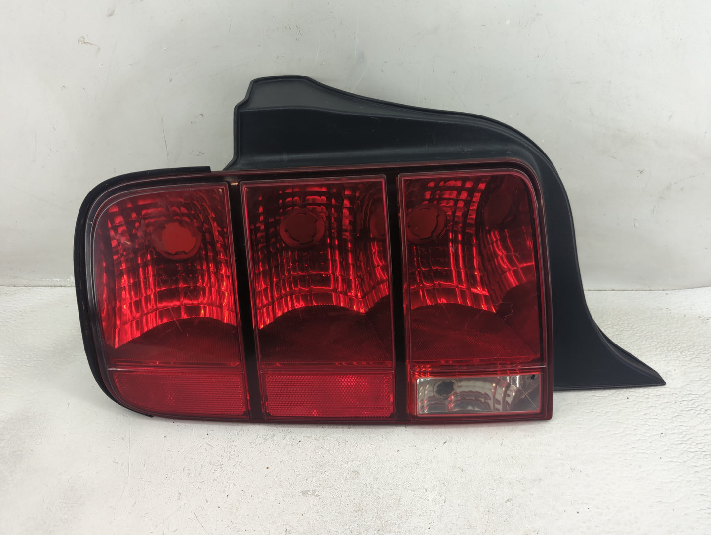 2005-2009 Ford Mustang Tail Light Assembly Passenger Right OEM Fits Fits 2005 2006 2007 2008 2009 OEM Used Auto Parts - Oemu