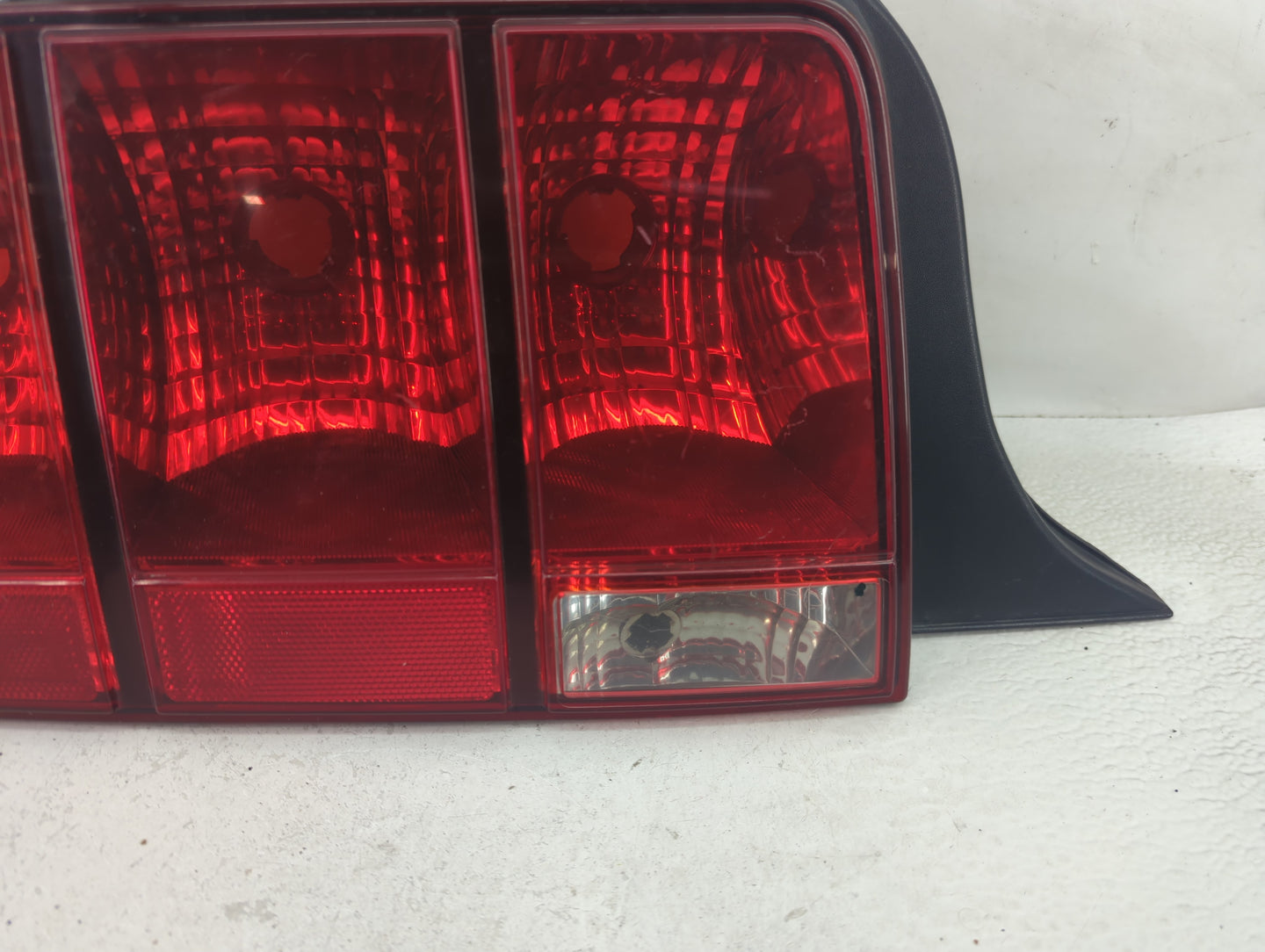 2005-2009 Ford Mustang Tail Light Assembly Passenger Right OEM Fits Fits 2005 2006 2007 2008 2009 OEM Used Auto Parts - Oemu