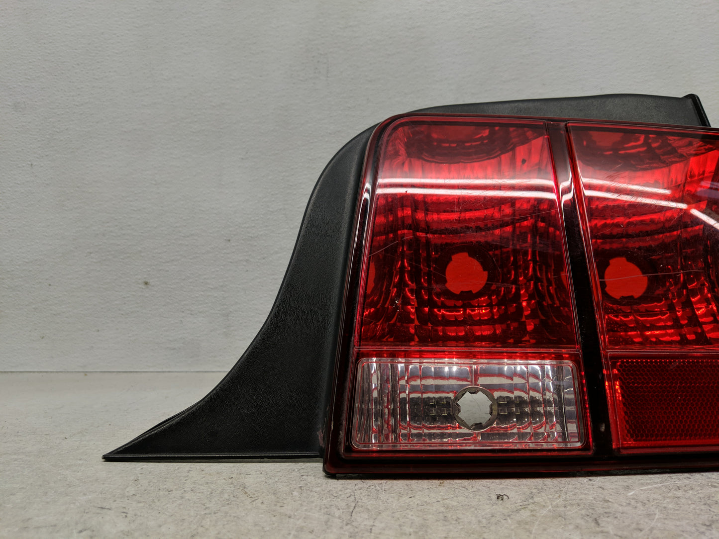 2005-2009 Ford Mustang Tail Light Assembly Passenger Right OEM Fits Fits 2005 2006 2007 2008 2009 OEM Used Auto Parts - Oemu