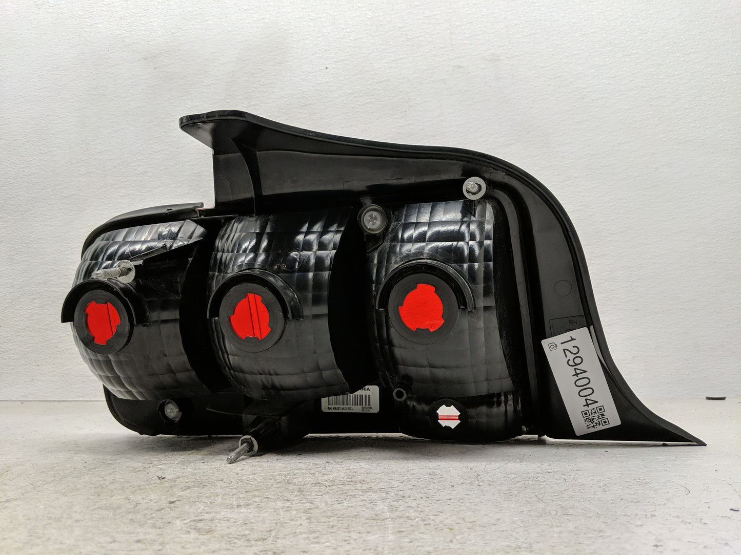 2005-2009 Ford Mustang Tail Light Assembly Passenger Right OEM Fits Fits 2005 2006 2007 2008 2009 OEM Used Auto Parts - Oemu