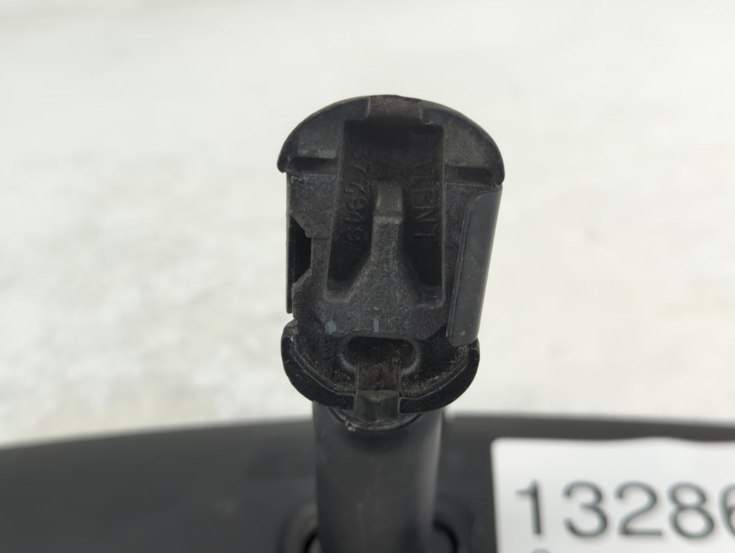 2006 Ford Mustang Interior Rear View Mirror Replacement OEM P/N:E8011681 Fits OEM Used Auto Parts - Oemusedautoparts1.com