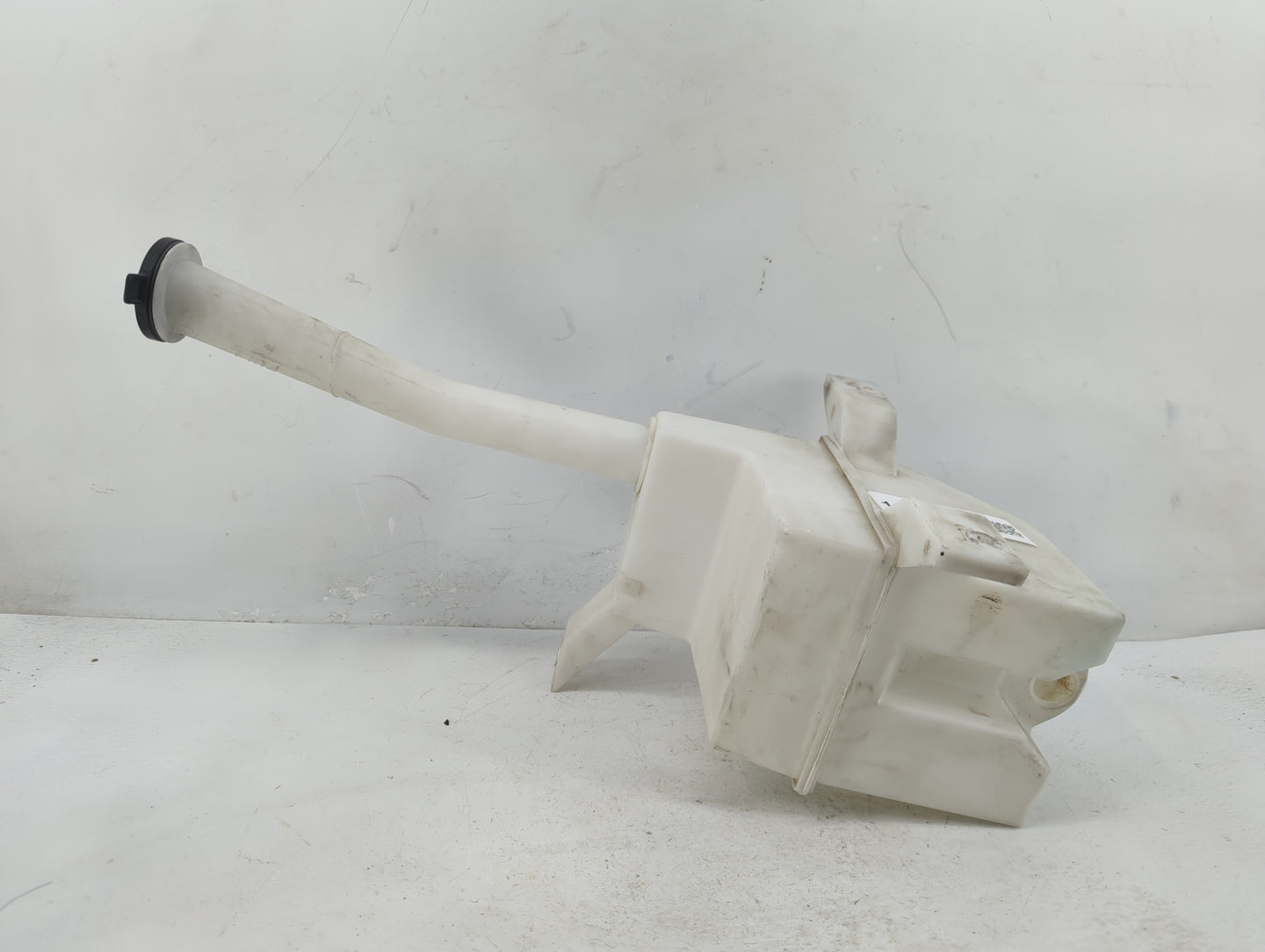 2005-2009 Ford Mustang Windshield Washer Fluid Reservoir Bottle Oem - Oemusedautoparts1.com
