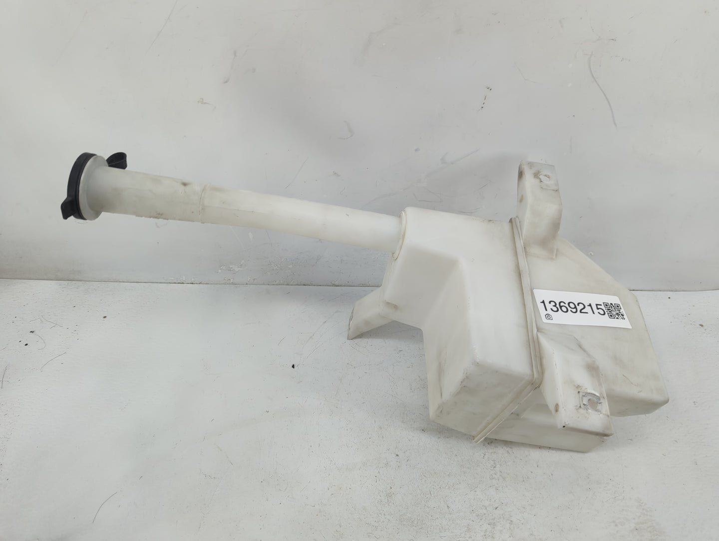 2005-2009 Ford Mustang Windshield Washer Fluid Reservoir Bottle Oem - Oemusedautoparts1.com