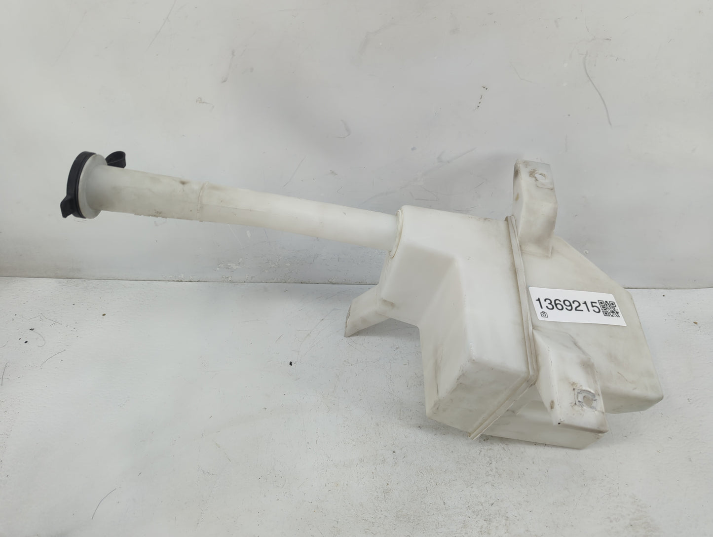 2005-2009 Ford Mustang Windshield Washer Fluid Reservoir Bottle Oem - Oemusedautoparts1.com