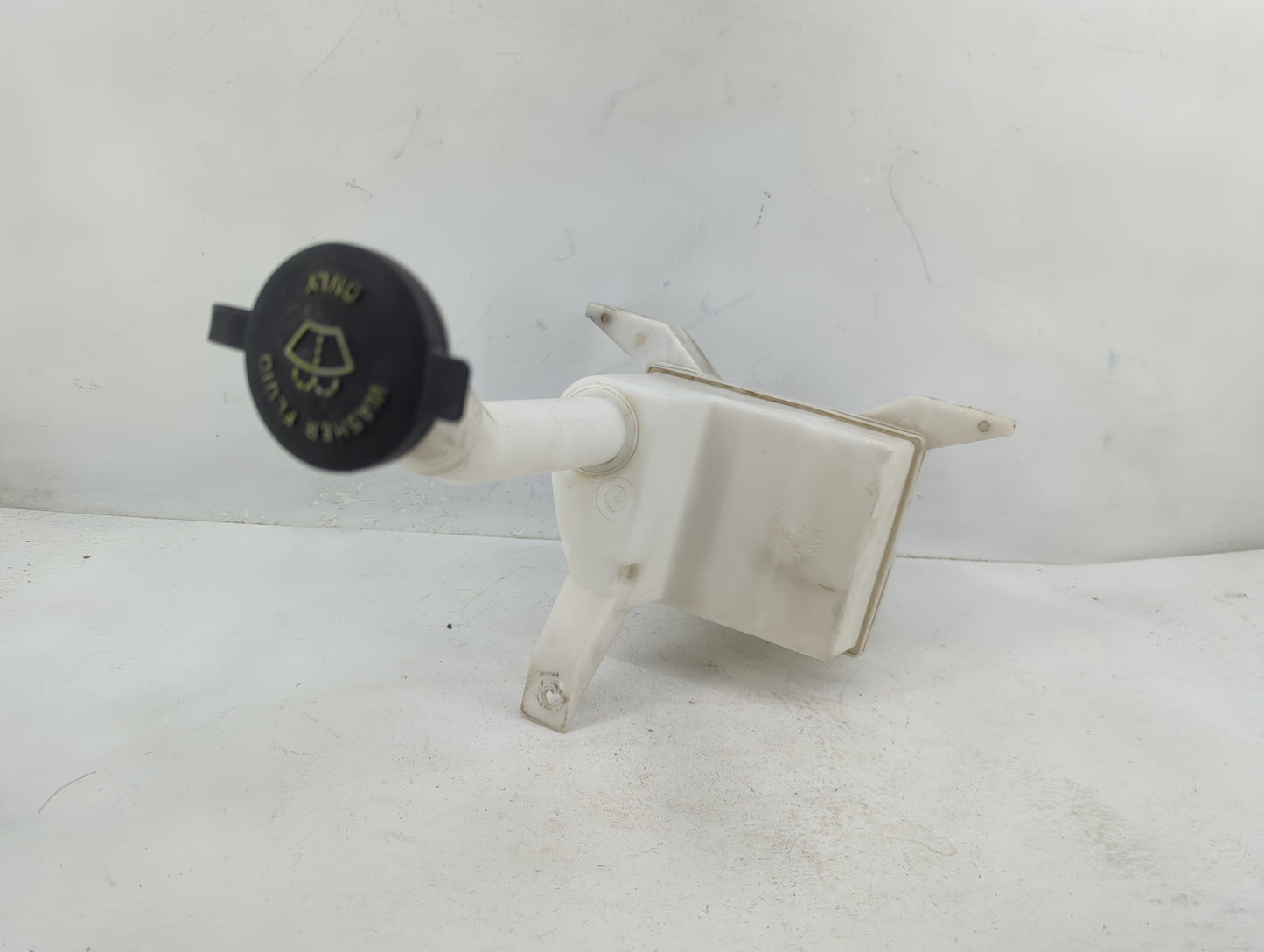 2005-2009 Ford Mustang Windshield Washer Fluid Reservoir Bottle Oem - Oemusedautoparts1.com