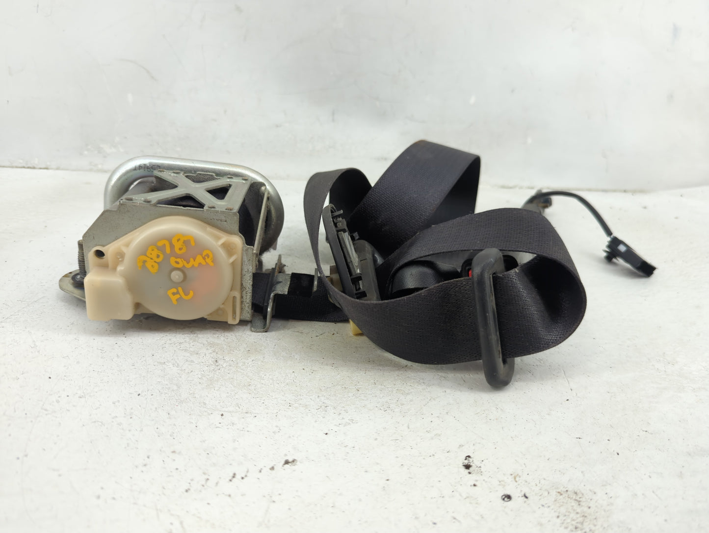 2005-2006 Ford Mustang Seat Belt Control Module - Oemusedautoparts1.com