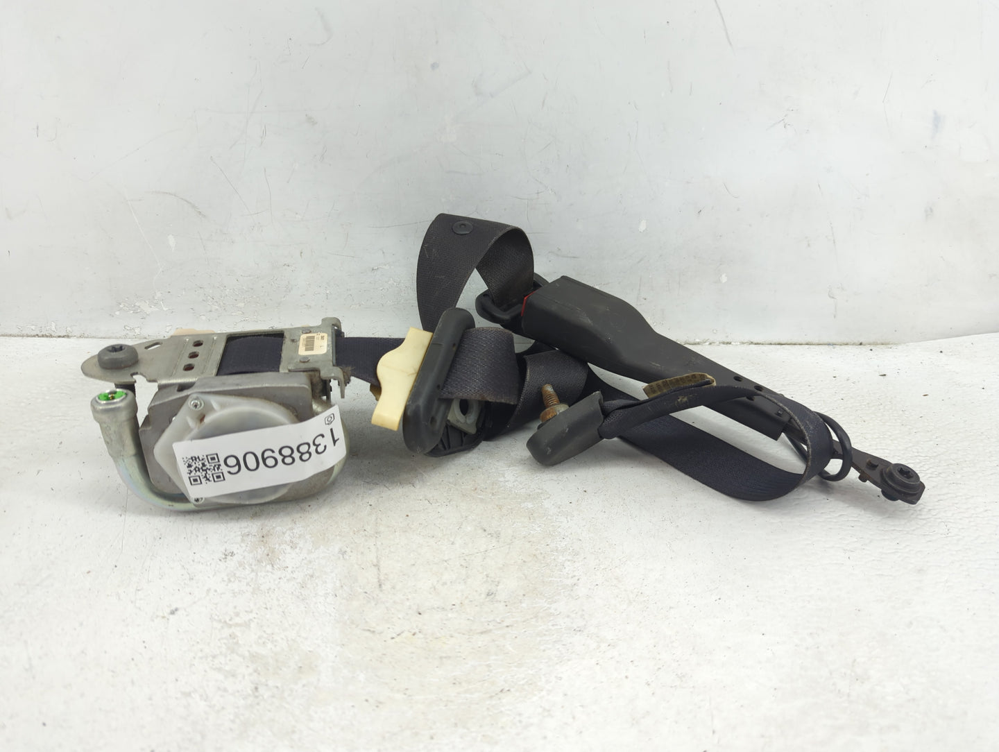 2005-2006 Ford Mustang Seat Belt Control Module - Oemusedautoparts1.com