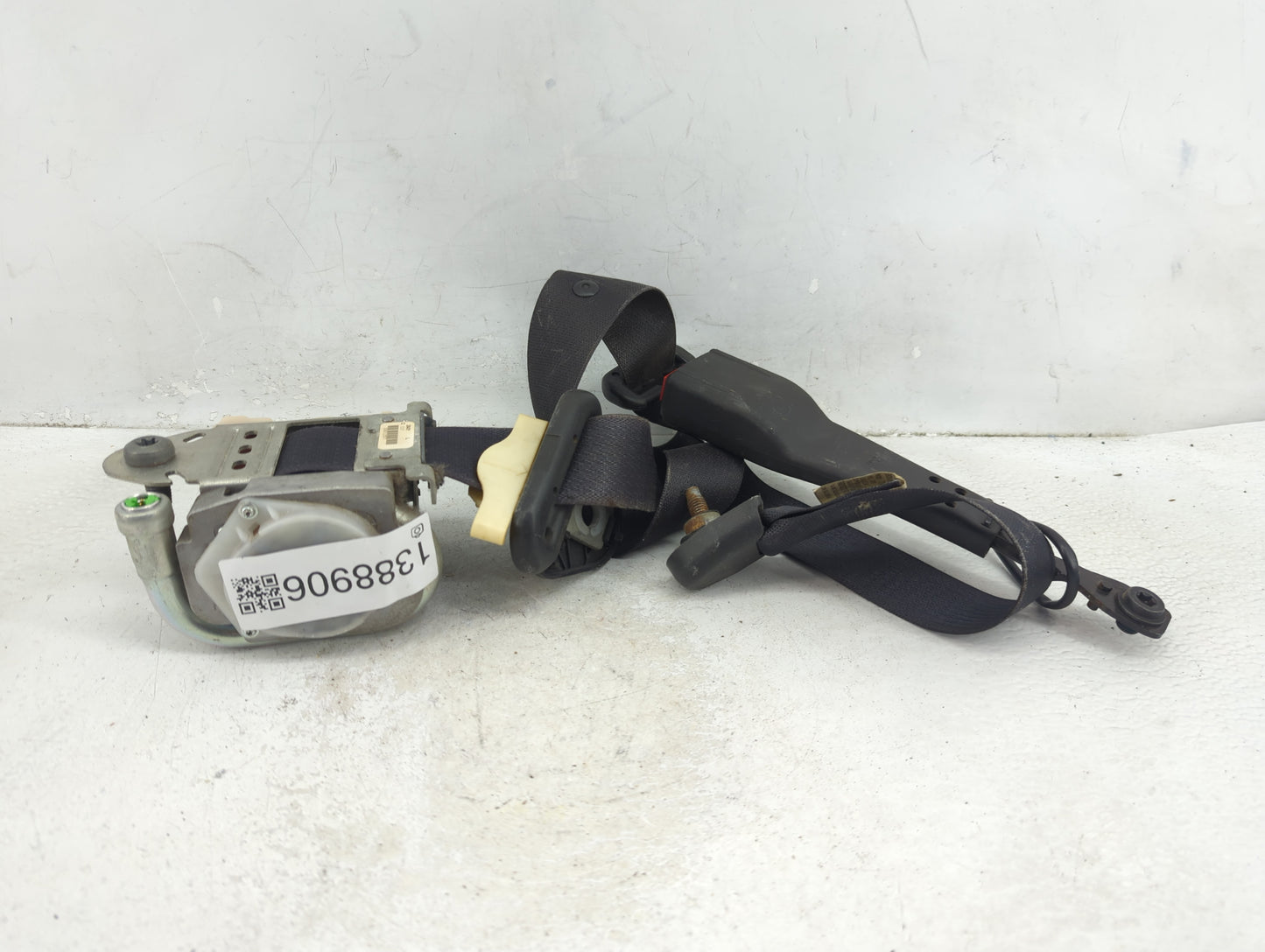 2005-2006 Ford Mustang Seat Belt Control Module - Oemusedautoparts1.com