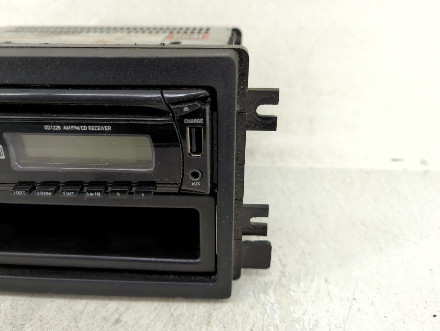 2006 Ford Mustang Radio AM FM Cd Player Receiver Replacement Fits OEM Used Auto Parts - Oemusedautoparts1.com
