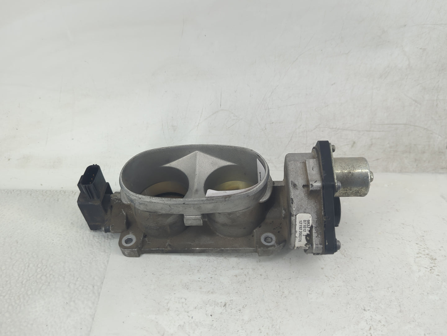 2005-2010 Ford Mustang Throttle Body P/N:AG1E-9E928-AA Fits Fits 2005 2006 2007 2008 2009 2010 OEM Used Auto Parts - Oemused