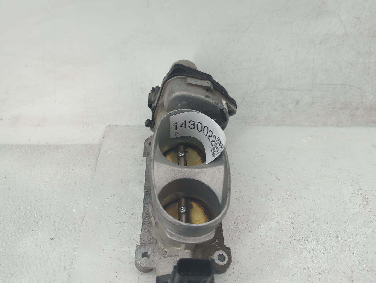 2005-2010 Ford Mustang Throttle Body P/N:AG1E-9E928-AA Fits Fits 2005 2006 2007 2008 2009 2010 OEM Used Auto Parts - Oemused
