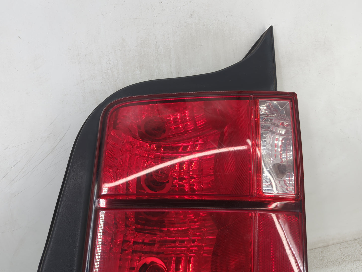 2005-2009 Ford Mustang Tail Light Assembly Driver Left OEM Fits Fits 2005 2006 2007 2008 2009 OEM Used Auto Parts - Oemuseda