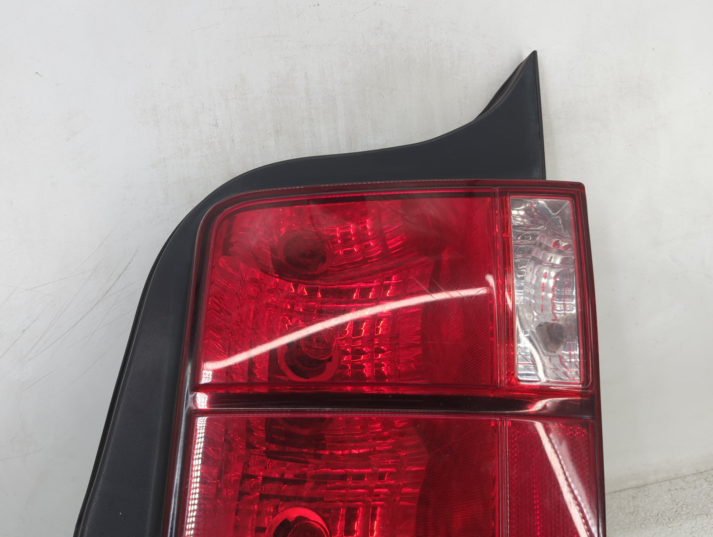 2005-2009 Ford Mustang Tail Light Assembly Driver Left OEM Fits Fits 2005 2006 2007 2008 2009 OEM Used Auto Parts - Oemuseda