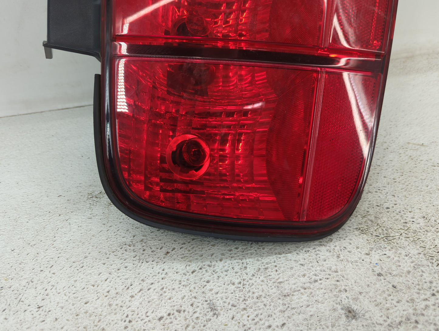 2005-2009 Ford Mustang Tail Light Assembly Driver Left OEM Fits Fits 2005 2006 2007 2008 2009 OEM Used Auto Parts - Oemuseda