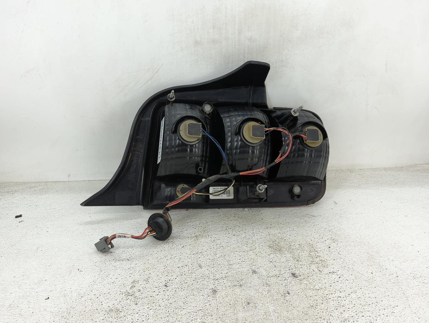 2005-2009 Ford Mustang Tail Light Assembly Driver Left OEM Fits Fits 2005 2006 2007 2008 2009 OEM Used Auto Parts - Oemuseda