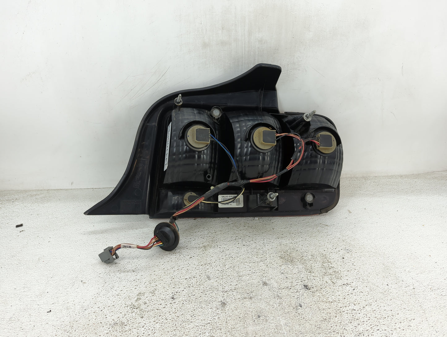 2005-2009 Ford Mustang Tail Light Assembly Driver Left OEM Fits Fits 2005 2006 2007 2008 2009 OEM Used Auto Parts - Oemuseda