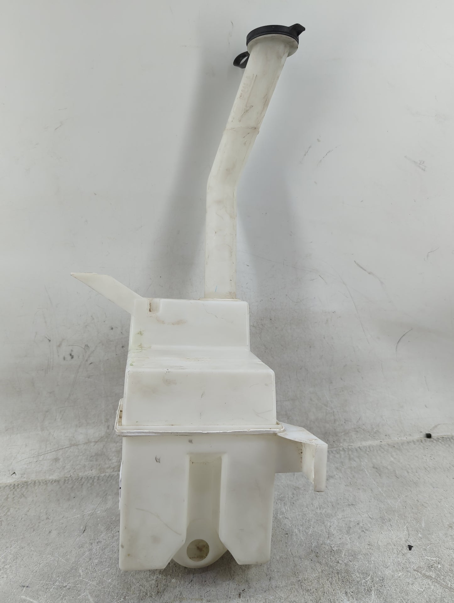 2005-2009 Ford Mustang Windshield Washer Fluid Reservoir Bottle Oem 1459905 - Oemusedautoparts1.com
