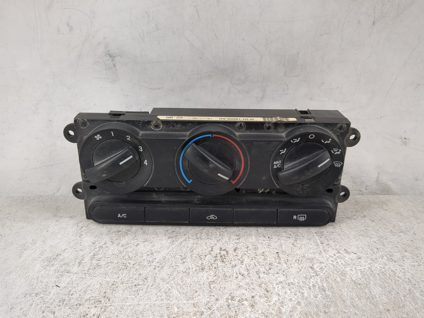 2005-2009 Ford Mustang Climate Control Module Temperature AC/Heater Replacement P/N:3F2H-19808-AH Fits OEM Used Auto Parts -