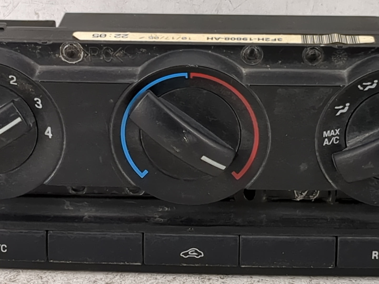 2005-2009 Ford Mustang Climate Control Module Temperature AC/Heater Replacement P/N:3F2H-19808-AH Fits OEM Used Auto Parts -