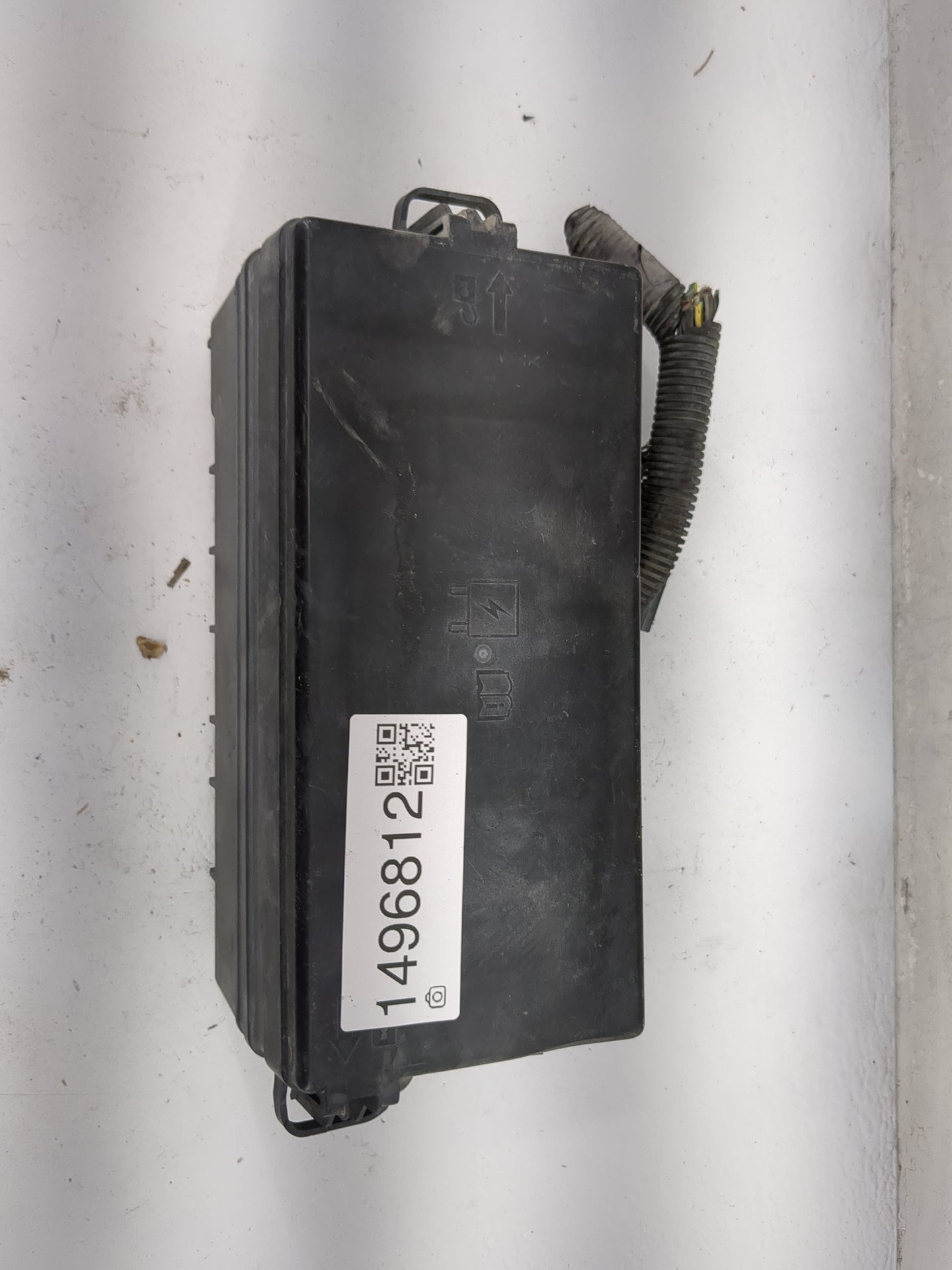 2005-2006 Ford Mustang Fusebox Fuse Box Panel Relay Module P/N:3F2T-14B192-CA 3F2T-14B192-AA, P6STD Fits Fits 2005 2006 OEM 