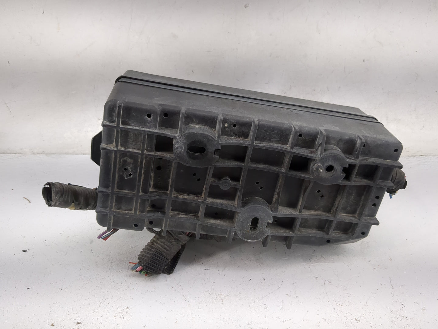 2005-2006 Ford Mustang Fusebox Fuse Box Panel Relay Module P/N:3F2T-14B192-CA 3F2T-14B192-AA, P6STD Fits Fits 2005 2006 OEM 