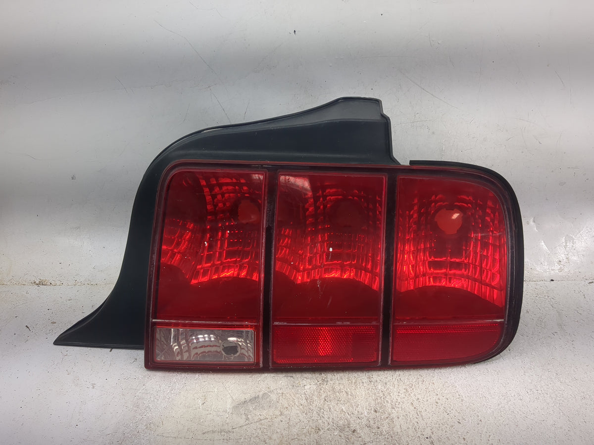 2006 Ford Mustang Tail Light Assembly Driver Left OEM P/N:6R3313A602DEL Fits OEM Used Auto Parts - Oemusedautoparts1.com