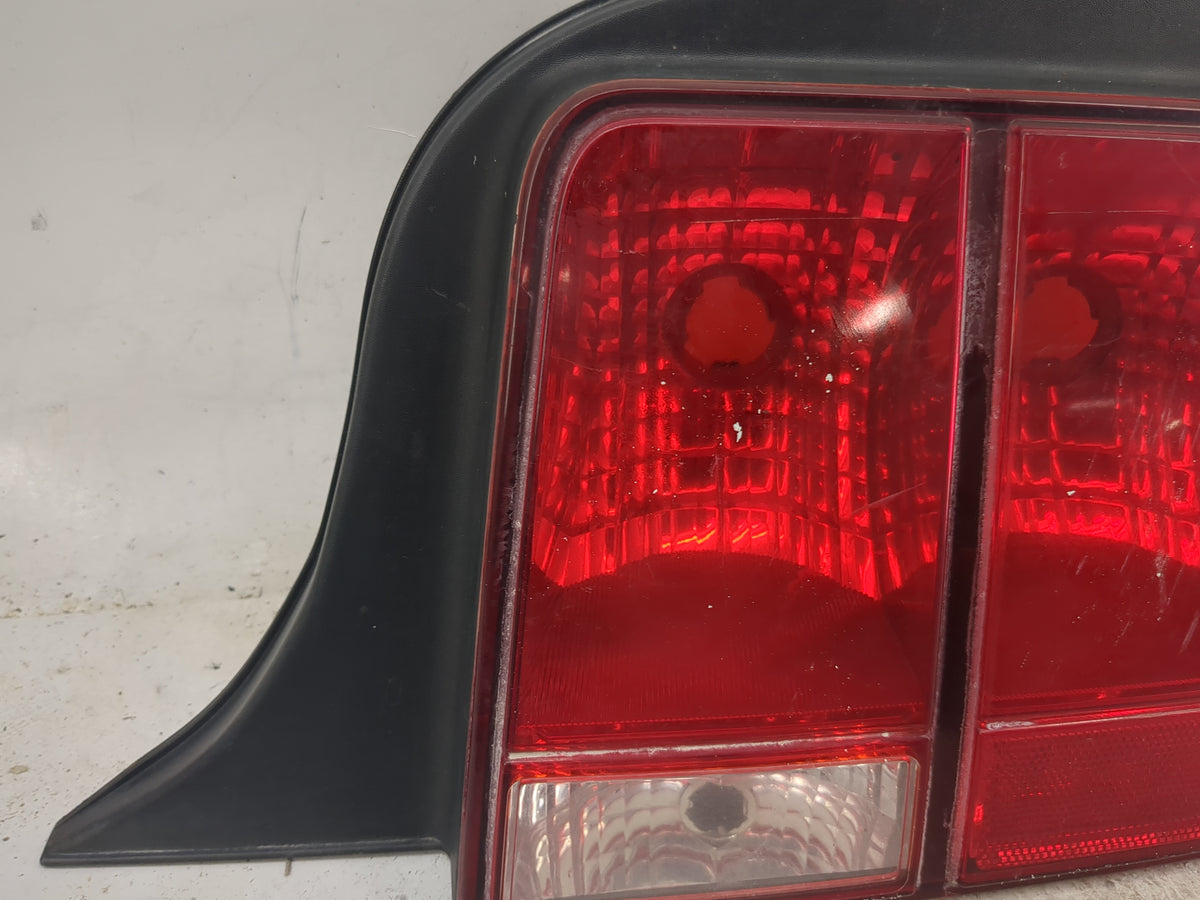2006 Ford Mustang Tail Light Assembly Driver Left OEM P/N:6R3313A602DEL Fits OEM Used Auto Parts - Oemusedautoparts1.com