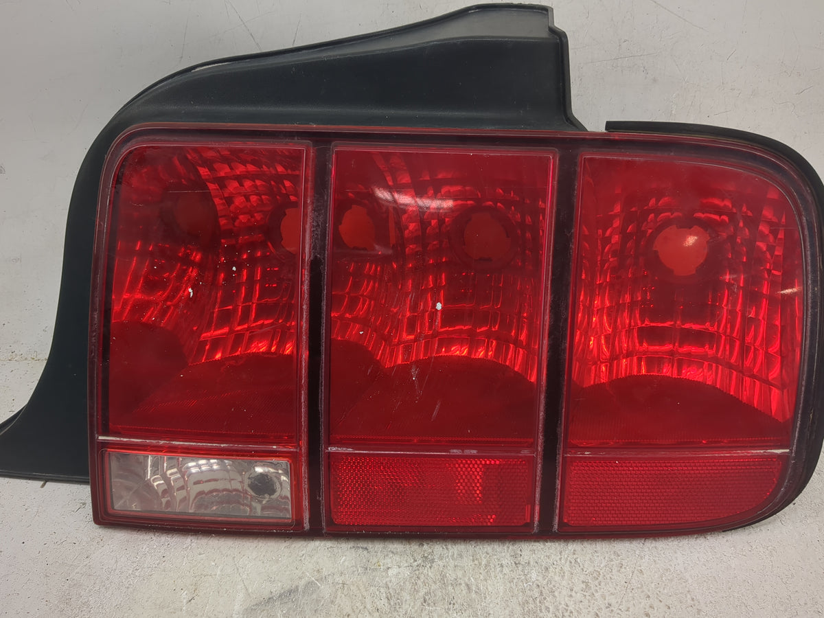 2006 Ford Mustang Tail Light Assembly Driver Left OEM P/N:6R3313A602DEL Fits OEM Used Auto Parts - Oemusedautoparts1.com