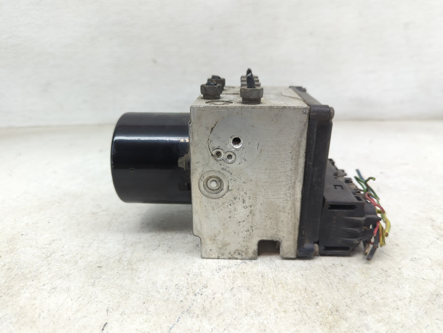 2005-2006 Ford Mustang ABS Pump Control Module Replacement P/N:6R33-2C353-AB Fits Fits 2005 2006 OEM Used Auto Parts - Oemus