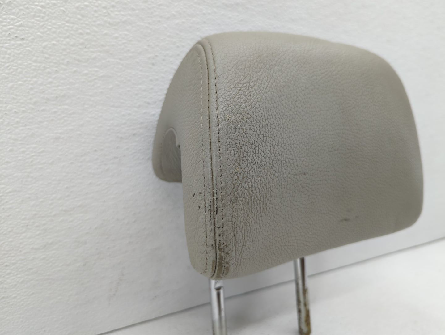 2005-2009 Ford Mustang Headrest Head Rest Front Driver Passenger Seat - Oemusedautoparts1.com