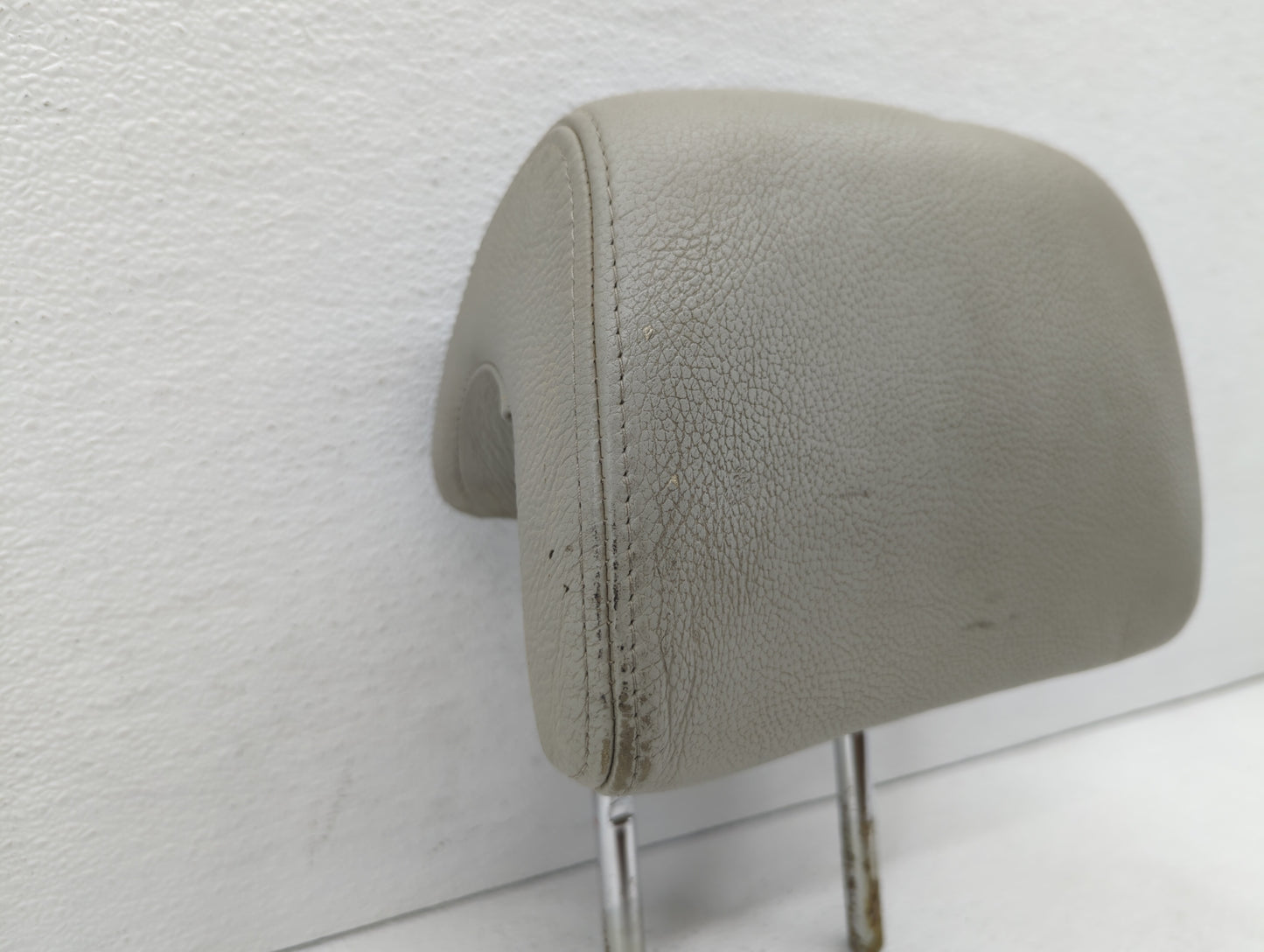 2005-2009 Ford Mustang Headrest Head Rest Front Driver Passenger Seat - Oemusedautoparts1.com