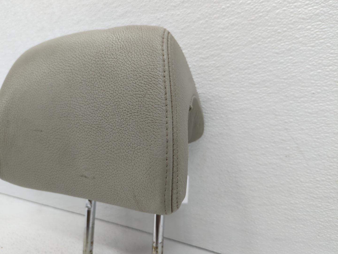 2005-2009 Ford Mustang Headrest Head Rest Front Driver Passenger Seat - Oemusedautoparts1.com