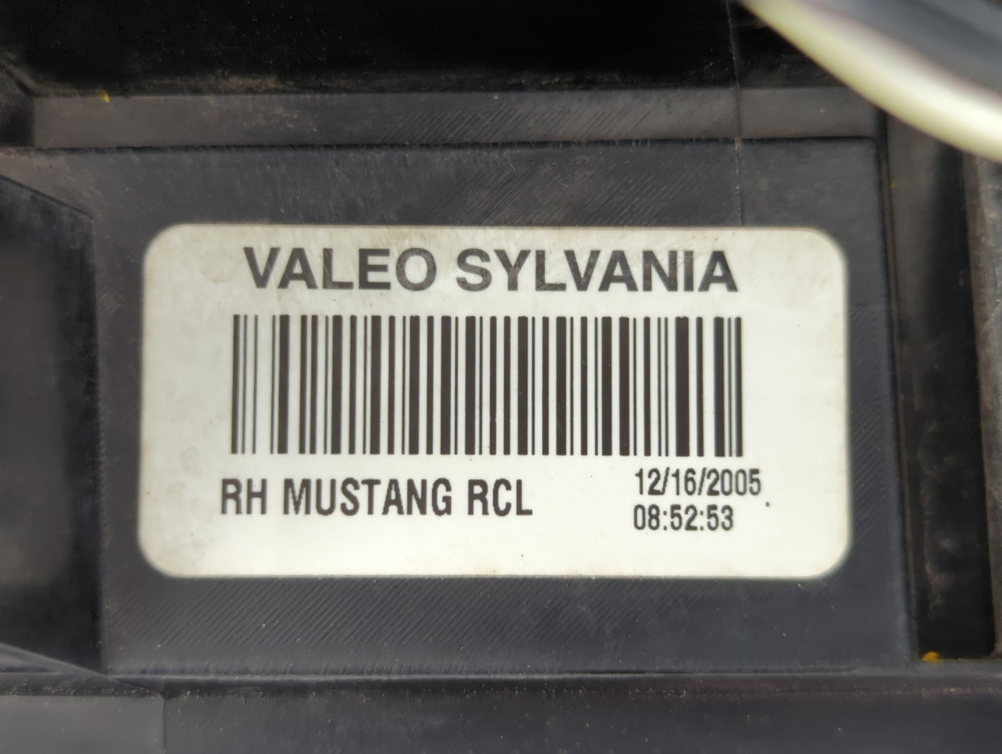2005-2009 Ford Mustang Tail Light Assembly Passenger Right OEM P/N:4R3T-13A412-G28 8R33-13B504-AB Fits OEM Used Auto Parts -