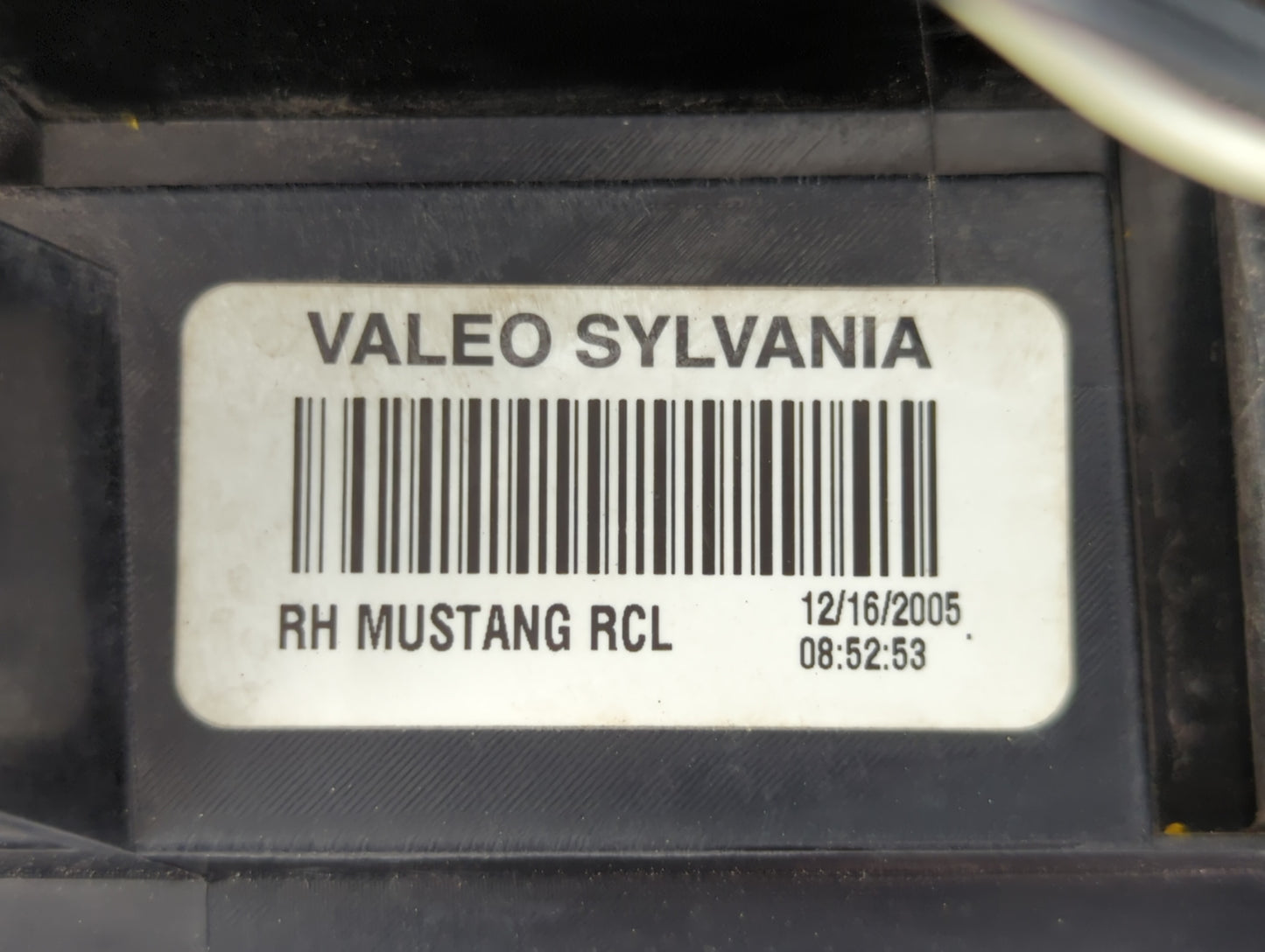 2005-2009 Ford Mustang Tail Light Assembly Passenger Right OEM P/N:4R3T-13A412-G28 8R33-13B504-AB Fits OEM Used Auto Parts -