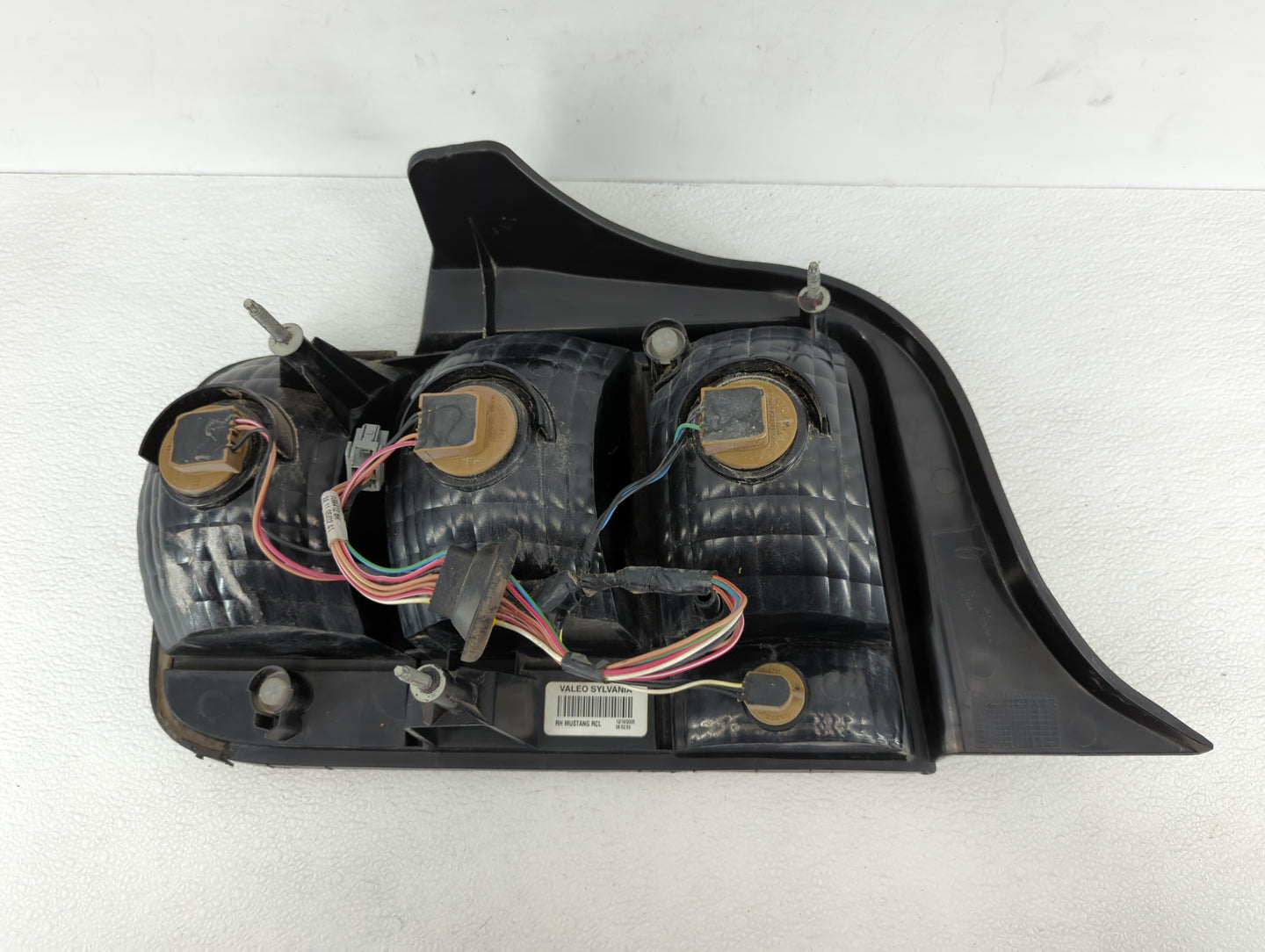 2005-2009 Ford Mustang Tail Light Assembly Passenger Right OEM P/N:4R3T-13A412-G28 8R33-13B504-AB Fits OEM Used Auto Parts -