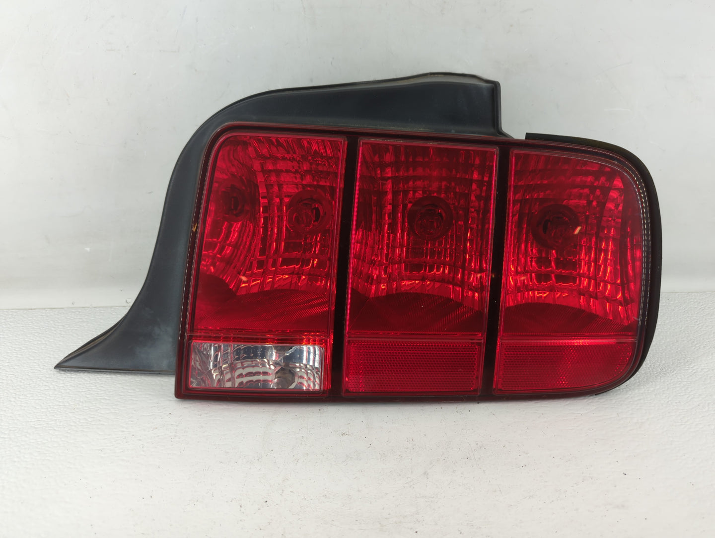 2005-2009 Ford Mustang Tail Light Assembly Passenger Right OEM Fits Fits 2005 2006 2007 2008 2009 OEM Used Auto Parts - Oemu