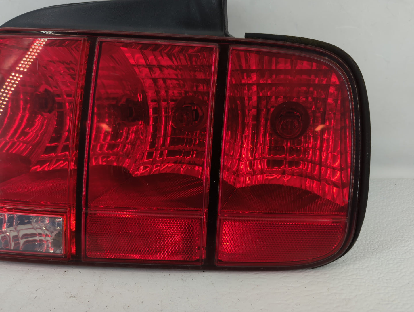 2005-2009 Ford Mustang Tail Light Assembly Passenger Right OEM Fits Fits 2005 2006 2007 2008 2009 OEM Used Auto Parts - Oemu