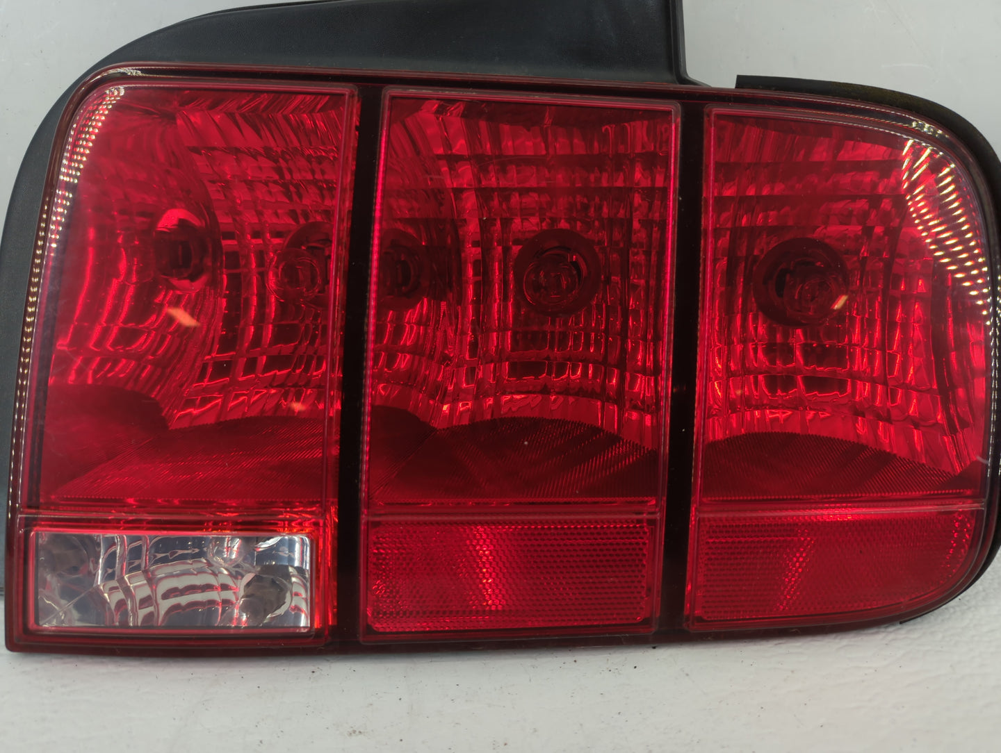 2005-2009 Ford Mustang Tail Light Assembly Passenger Right OEM Fits Fits 2005 2006 2007 2008 2009 OEM Used Auto Parts - Oemu