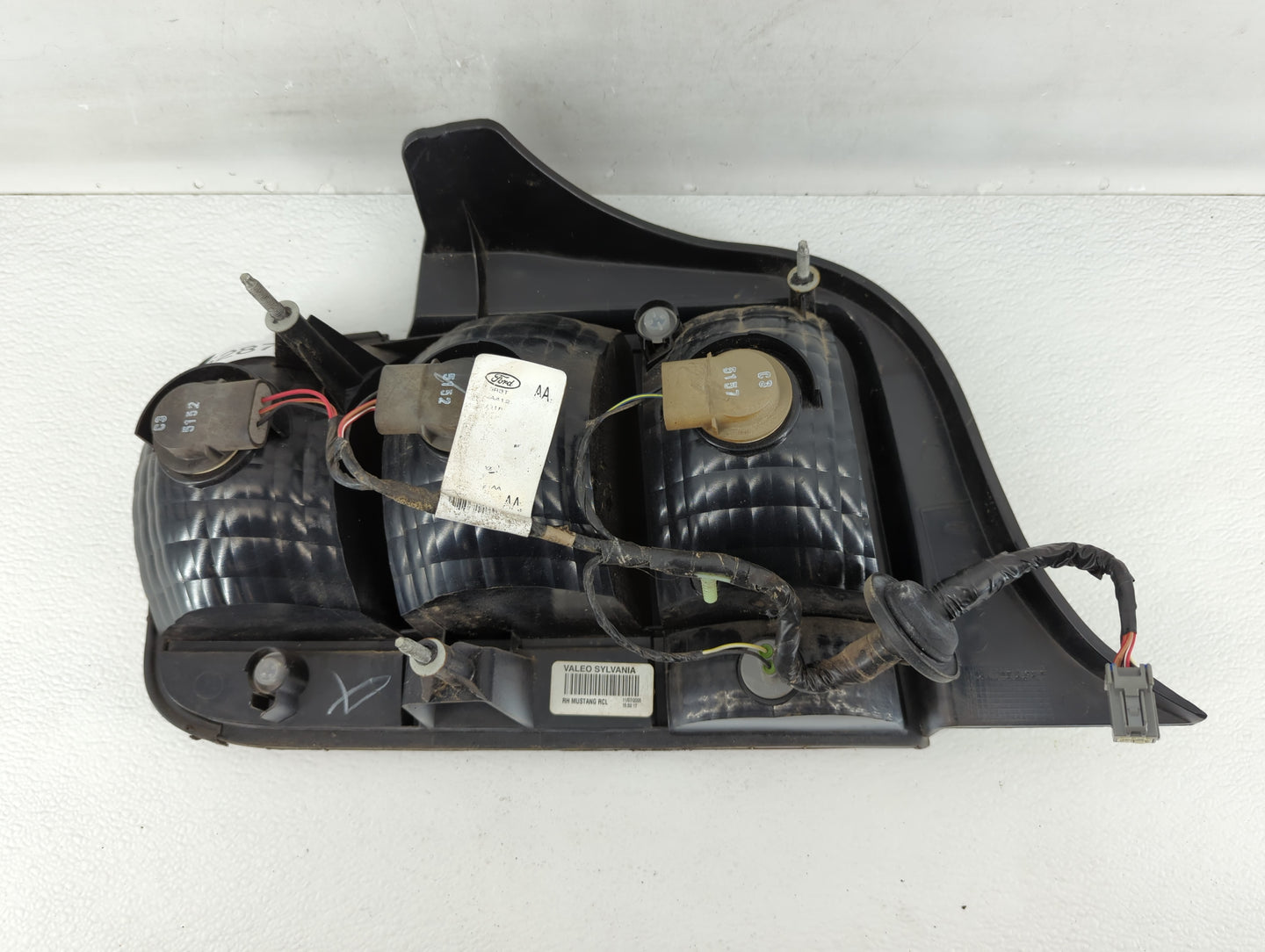 2005-2009 Ford Mustang Tail Light Assembly Passenger Right OEM Fits Fits 2005 2006 2007 2008 2009 OEM Used Auto Parts - Oemu