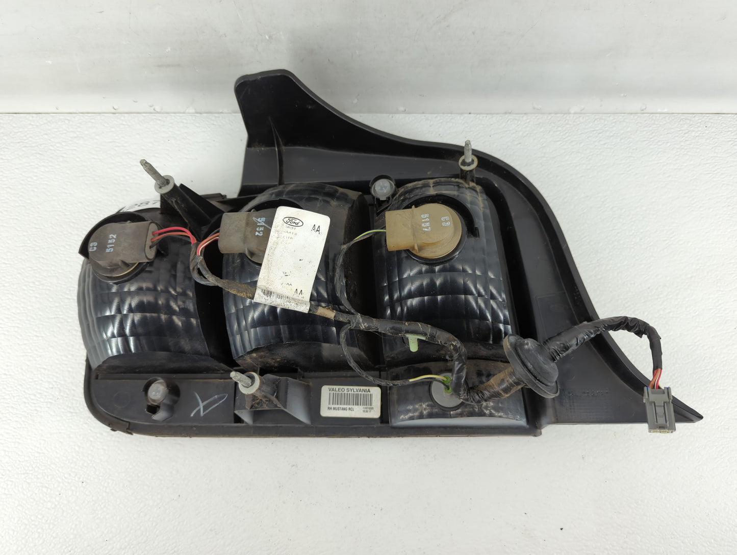 2005-2009 Ford Mustang Tail Light Assembly Passenger Right OEM Fits Fits 2005 2006 2007 2008 2009 OEM Used Auto Parts - Oemu