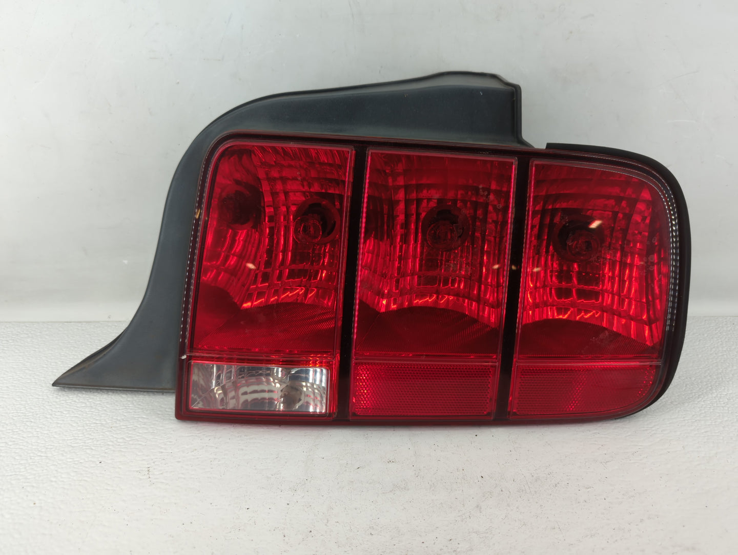 2005-2009 Ford Mustang Tail Light Assembly Passenger Right OEM Fits Fits 2005 2006 2007 2008 2009 OEM Used Auto Parts - Oemu
