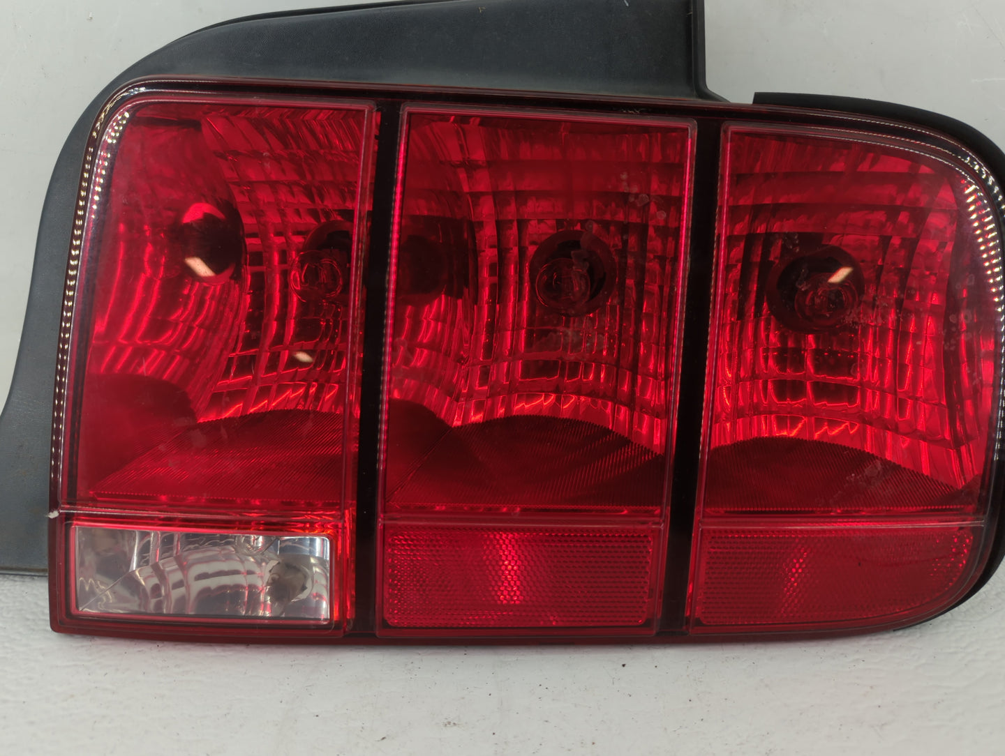 2005-2009 Ford Mustang Tail Light Assembly Passenger Right OEM Fits Fits 2005 2006 2007 2008 2009 OEM Used Auto Parts - Oemu